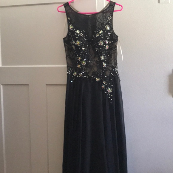 Floor length gown - Picture 2 of 4